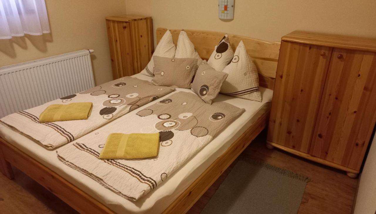 Nefelejcs Fagyizó és Apartmanház Kistolmacs Extérieur photo