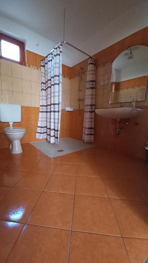 Nefelejcs Fagyizó és Apartmanház Kistolmacs Extérieur photo