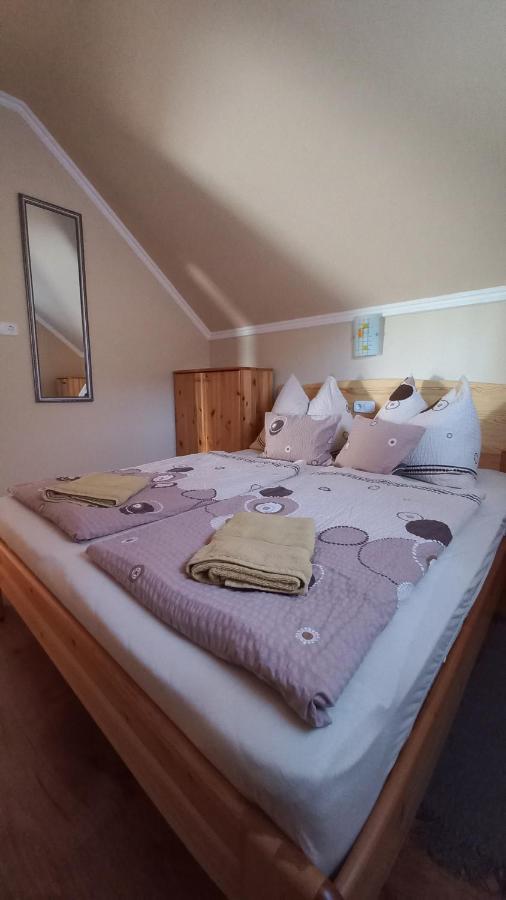Nefelejcs Fagyizó és Apartmanház Kistolmacs Extérieur photo