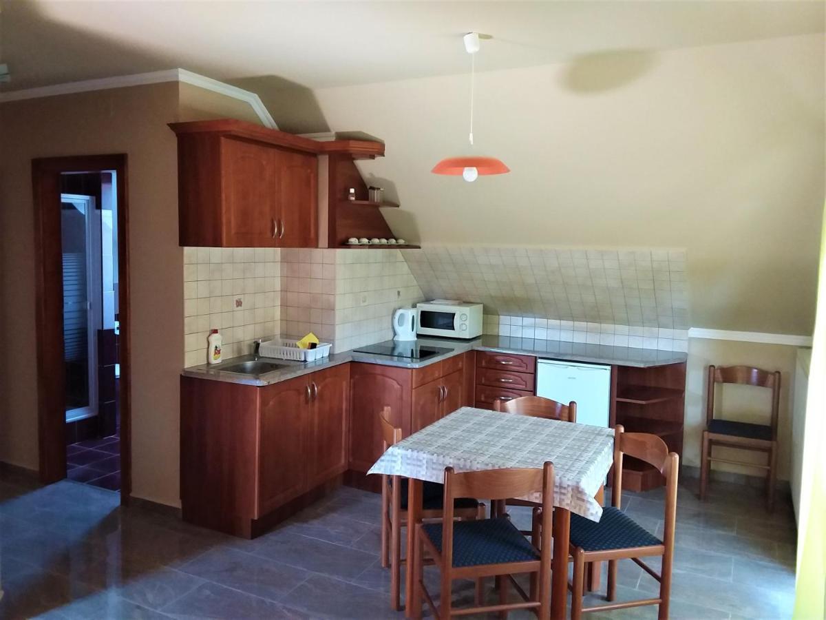 Nefelejcs Fagyizó és Apartmanház Kistolmacs Extérieur photo