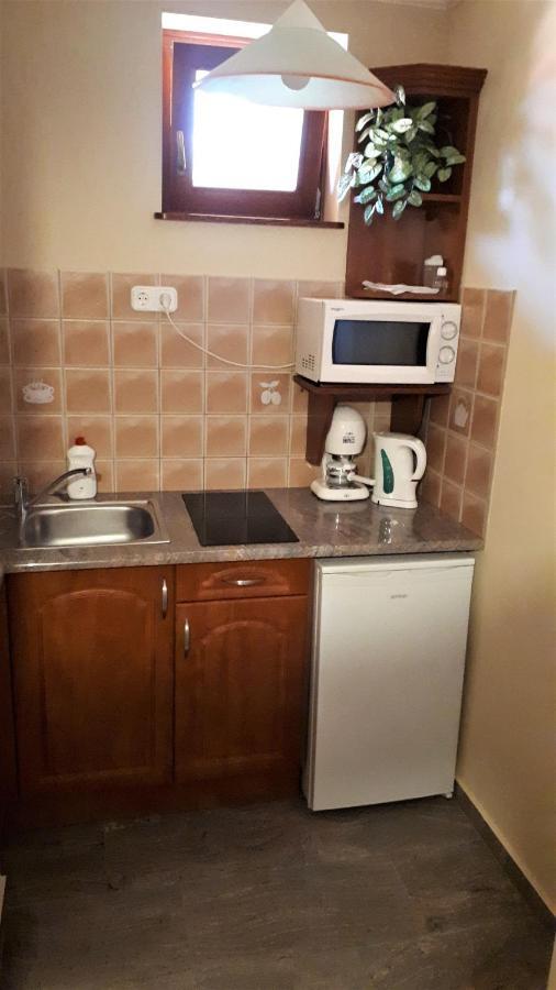 Nefelejcs Fagyizó és Apartmanház Kistolmacs Extérieur photo
