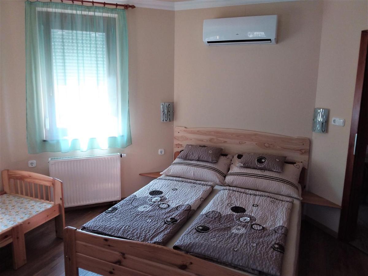 Nefelejcs Fagyizó és Apartmanház Kistolmacs Extérieur photo
